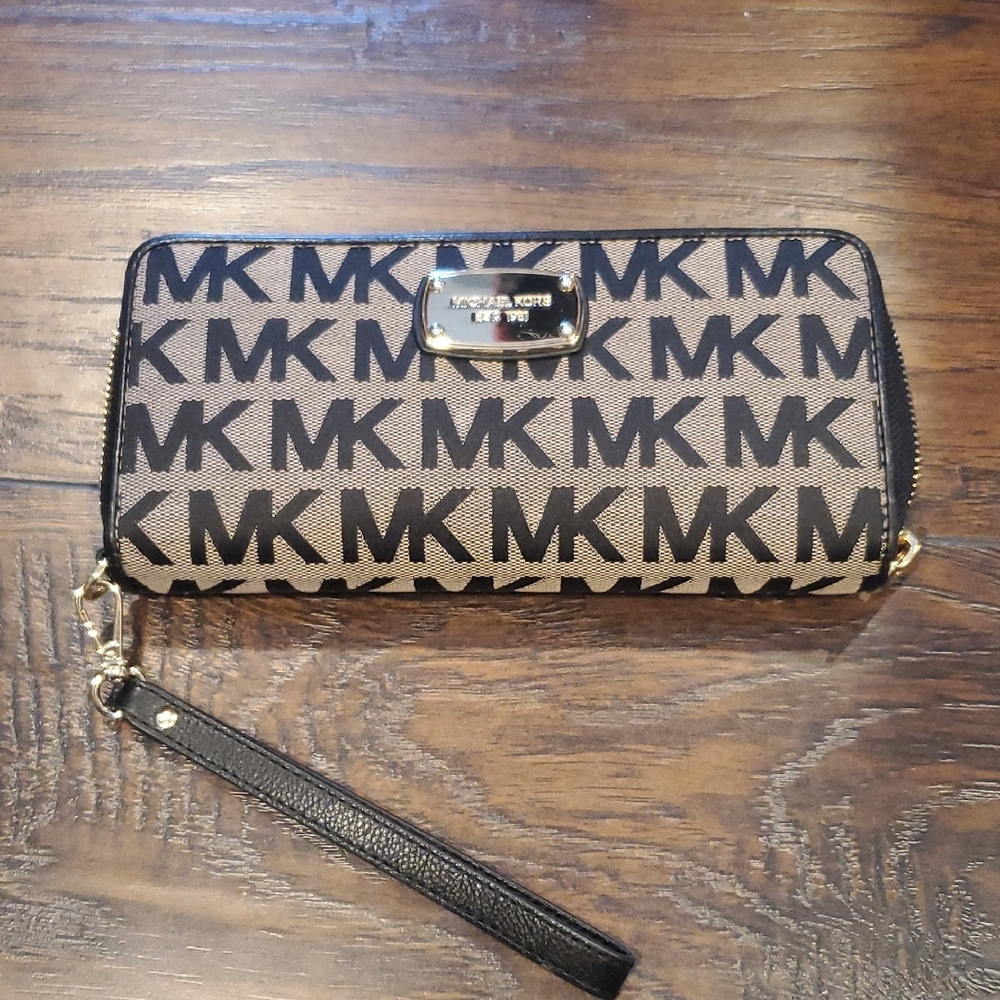 Michael Kors Black and Tan Women's Wallet